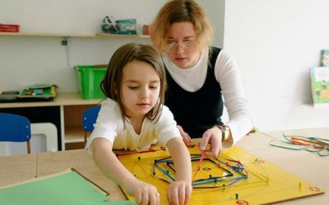 余姓女孩取名100分 特选700个