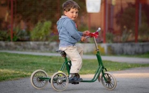 何姓男孩取名100分 优选300个