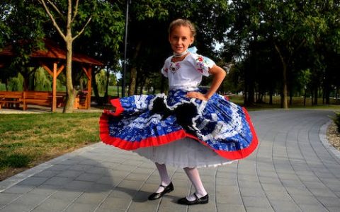 杜姓女孩起名三个字顺口的名字 特荐232个