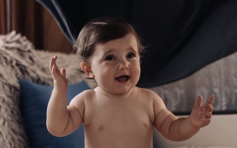 何姓男孩聪明事业有成的名字 特选260个