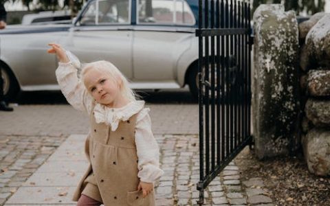 周姓清纯淡雅女孩名字 优选221个