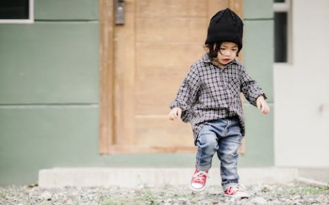 荌字取名的寓意 荌和什么字组合更搭配