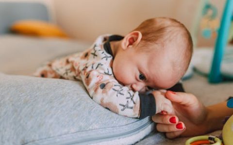 简姓男孩取名简单大方的名字 优选255个