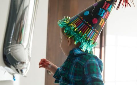 何姓男孩取名霸气十足的名字(特选400个)