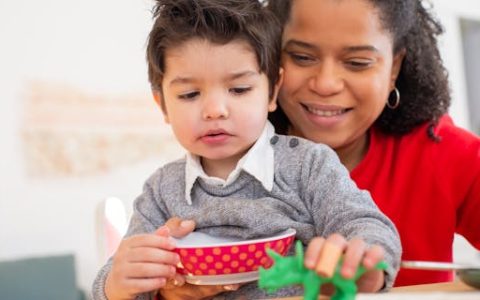 严姓男孩起名霸气的 优选295个